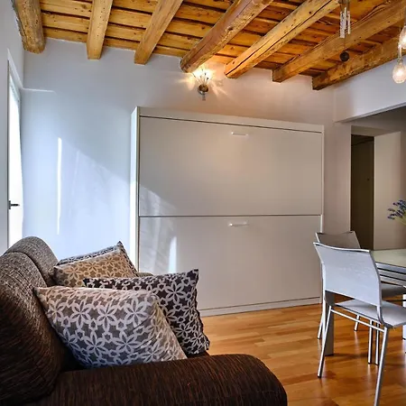 Il Vecchio Cortile Apartment *